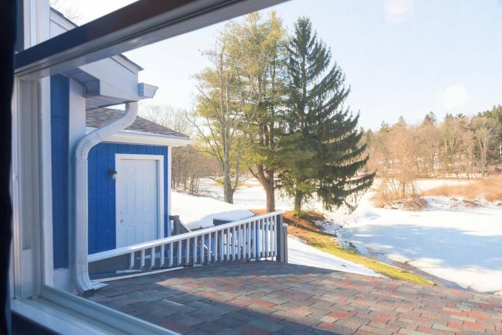 Gorgeous Poconos Springtime By The Lake! Henryville Exterior foto